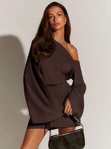 Athîral Vestido mini minimalista y cómodo con cuello asimétrico, adecuado para uso diario - Marrón - Ver 4