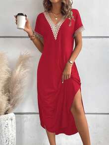 SHEIN LUNE 撞色蕾丝开叉大腿 T 恤连衣裙，适合新年服装长款女装 - 紅色 - 查看 1