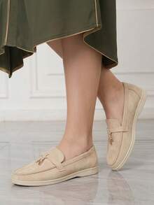 Sleekvia Sepatu Loafer Wanita Berbahan Beludru dengan Hiasan Gesper Logam dan Ujung Bulat, Cocok untuk Penggunaan Sehari-hari, Perjalanan, Pesta, Perjamuan, dan Aktivitas Luar Ruangan. - Aprikot - View 3