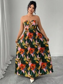 SHEIN PETITE CURVE 大码短款女士度假印花吊带连衣裙，百褶长裙，修身剪裁，尽显身材曲线。适合海岛度假、海滩派对、情人节氛围、旅行摄影、度假时尚。简约大码女装。 - 彩色 - 查看 4