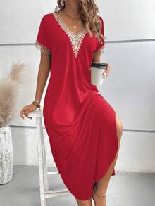 SHEIN LUNE 撞色蕾丝开叉大腿 T 恤连衣裙，适合新年服装长款女装 - 紅色 - 查看 4