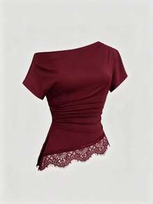 Sweetra Model Terbaru Fashion Wanita: Kaos Lengan Pendek dengan Leher Bahu Asimetris, Pinggang Berkerut, Hiasan Renda di Bagian Bawah, dan Belahan Asimetris. - Burgundy - View 1