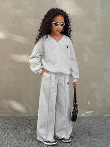 SHEIN 兒童青少年女孩灰色兩件套，印花返校秋季休閒校園風 V 領毛茸茸柔軟彈性運動衫與寬腿針織運動長褲 - 灰色 - 查看 2
