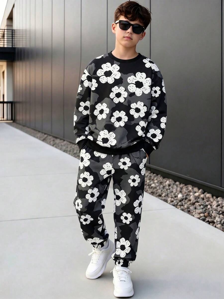 男童秋冬長袖收口褲 2 件套,黑色/灰色花卉滿版印花圓領衛衣搭配白色花卉塗鴉印花與同款滿版印花收口長褲,打造完美呼應的個性街頭休閒男童套裝 - 彩色 - 查看 1