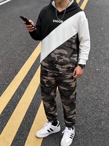 SHEIN 2件組兒童青少年男孩休閒日常百搭舒適印花圖案連帽衛衣寬鬆套頭長袖運動衫與寬鬆慢跑褲針織運動套裝 - 白色 - 查看 5