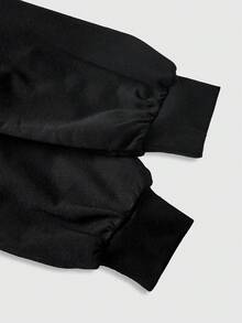 ROMWE Grunge Punk Sweatshirt Hoodie Model Crop Ultra Pendek Berpotongan Terbuka dengan Detail Bulu Halus dan Motif Patchwork Gaya Y2K untuk Gadis Seksi - Hitam - View 4