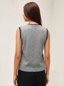 SHEIN Orluneo 新款春夏休閒極簡圓領微 Polo 無袖背心，煙灰色啞光鈕扣，密織針織，顯高不顯胖，對比滾邊，圓點與佩斯利拼色，適合辦公通勤，優雅百搭層次穿搭，韓系針織基本款，修身舒適，深色調顯白，清冷氣質，紋理灰黑色，休閒商務中性高級女款針織上衣 - 灰色 - 查看 3