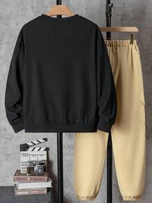 SHEIN 2件組青少年男孩時尚白色運動衫與深綠色長褲套裝，胸前綠色圖案印花，酷炫街頭風，柔軟舒適面料，易穿搭，適合春秋季、學校與外出，男孩必備穿搭 - 彩色 - 查看 3
