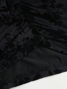 Sweetra 女款優雅性感蕾絲拼接不對稱波浪下擺金屬扣飾百褶緊身迷你裙 - 黑色 - 查看 3