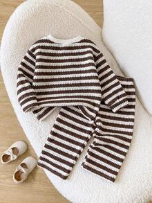 SHEIN Playful Pals 女嬰 0-3 歲長袖套裝 秋冬款 棕色與白色波點 3D 花朵裝飾套頭上衣 針織長褲套裝 親子款 - 卡其色 - 查看 3