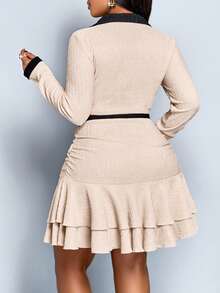 SHEIN PETITE CURVE 女士优雅撞色 Polo 领短袖 T 恤和撞色褶皱双层荷叶边半身裙 - 杏色 - 查看 3