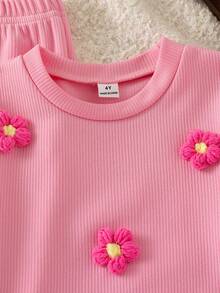 SHEIN Playful Pals (Young Girl) 可愛藍色花卉裝飾舒適時尚拼接條紋長袖 2 合 1 上衣搭配藍色休閒喇叭褲 2 件組 T-shirt 套裝 - 粉色 - 查看 5