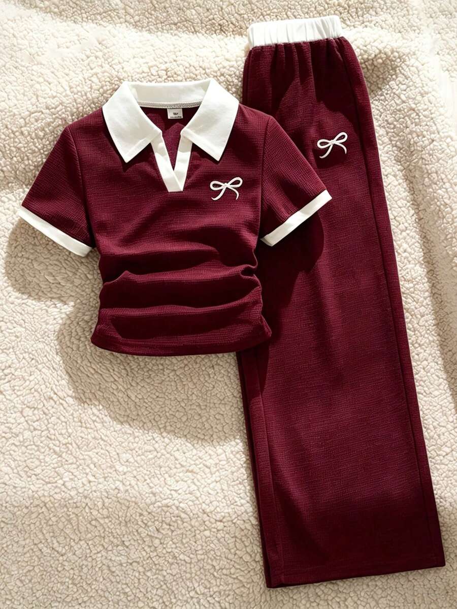 SHEIN 2件組女童大童套裝,翻領半扣短袖T恤上衣配蝴蝶結圖案,寬鬆寬腿長褲,2件套,夏季 - 酒紅色 - 查看 1