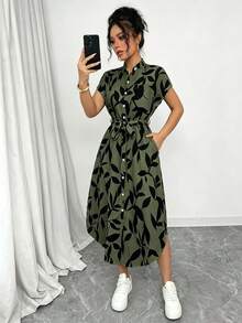 SHEIN Raffinéa 女款休閒度假旅行豹紋前扣鈕扣襯衫腰帶蝴蝶結口袋側開衩 2025夏季新款短袖長洋裝 - 軍綠色 - 查看 7