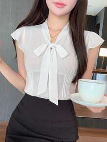 Joudiya 夏季白色女款短袖襯衫，飾有荷葉邊飾與拼接繫帶前襟，優雅時尚，適合婚禮、宴會、派對、晚裝與通勤穿著 - 白色 - 查看 4