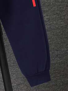SHEIN 巴黎字母圖案與彩色條紋印花飛行夾克搭配彈性腰頭慢跑褲 2件套 - 藏蓝色 - 查看 7