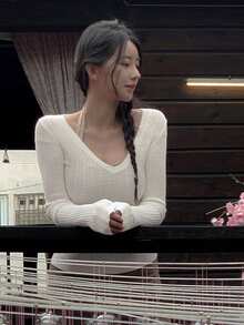 DAZY 女款純色修身扭繩深V領長袖優雅性感度假風春秋針織毛衣 - 白色 - 查看 4