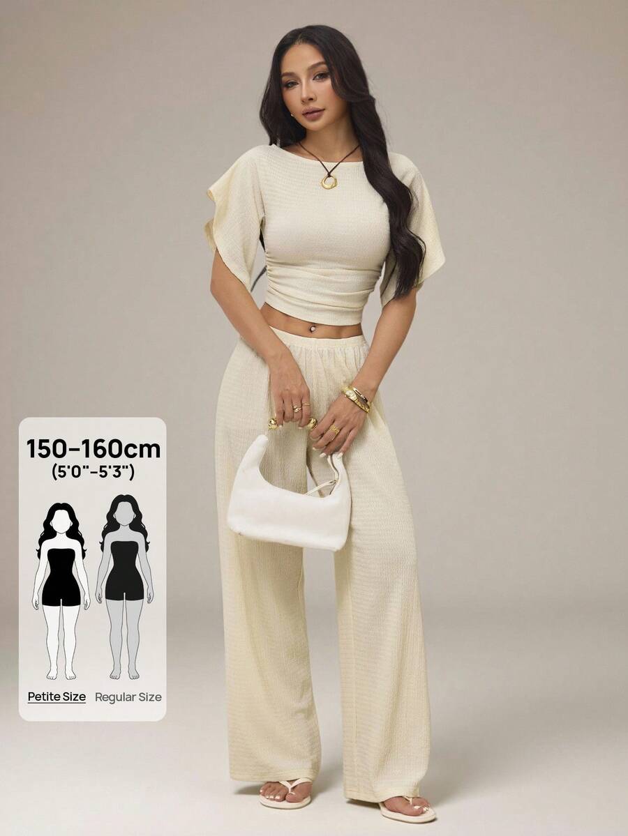 SHEIN PETITE Conjunto de Roupa de Descanso Feminino com Camiseta Plissada com Textura na Cintura e Calça de Malha Casual Elegante, Roupa de Férias, Roupa de Festa do Chá de Verão Feminina em Branco Creme