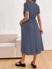 SHEIN 孕婦條紋圓領短袖腰部綁帶休閒洋裝 - 藏蓝色 - 查看 2