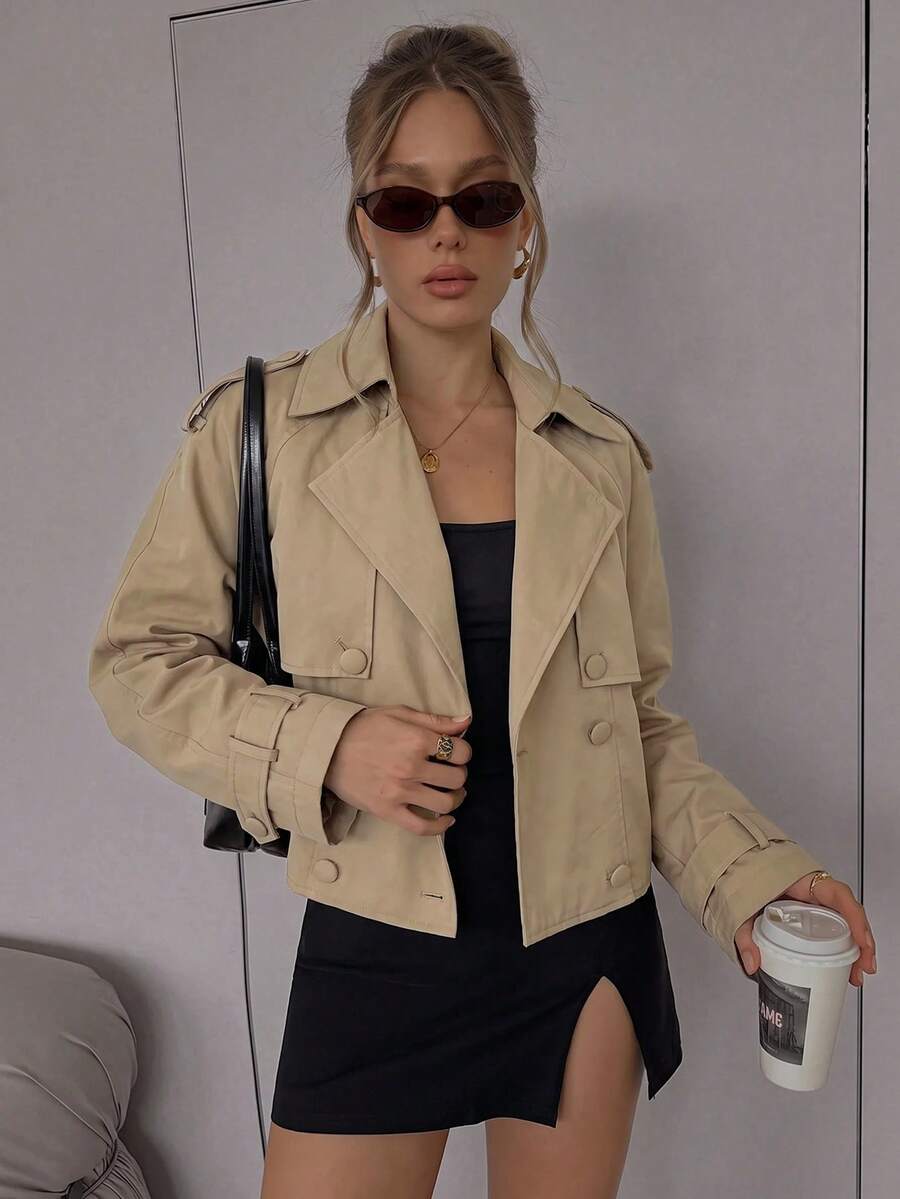 SHEIN BAE 女款純色卡其色雙排扣短款風衣,休閒優雅穿搭,秋冬通勤,寬鬆版型,教師節辦公室穿搭 - 卡其色 - 查看 1