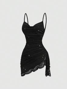 SHEIN Tall Gaun Mini Pendek Hitam Seksi Model Musim Panas untuk Wanita dengan Tali Bahu Tipis, Kerah Model Cowl, Hiasan Renda Kontras, Detail Kerut, Tali Serut, dan Hem Asimetris yang Melangsingkan. - Hitam - View 1