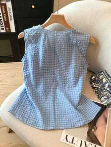 SHEIN Franclia 2026新款女款格紋無袖上衣，極簡半高領側邊蝴蝶結裝飾背心，輕盈壓褶面料，背部鏤空鈕扣設計，適合職場與日常穿著 - 藍色 - 查看 2