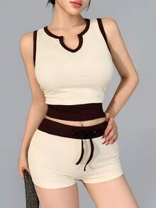 DAZY Conjunto de ropa deportiva casual para mujer de estilo coreano para verano y otoño, top corto de tirantes con cuello en V y bloques de color beige y marrón & shorts con cordón - Beis - Ver 2