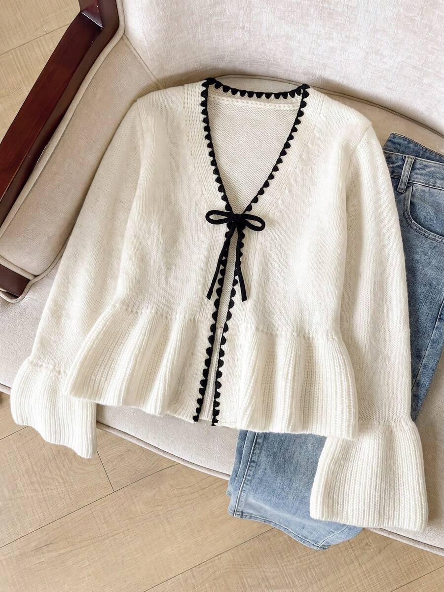 SHEIN Tween女孩秋冬休閒優雅復古學院風米色與白色對比飾邊蝴蝶結裝飾針織開襟外套,年輕時尚穿搭,適合搭配襯衫與洋裝,完美適用於開學季、秋冬出遊與日常穿著 - 米色 - 查看 1