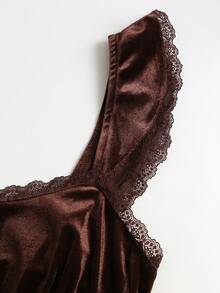 Sweetra 女款秋冬天鵝絨蕾絲飾邊拼接性感洋裝 - 咖啡棕 - 查看 5