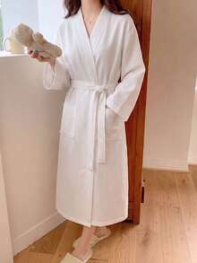 1 Piece New White Unisex Couple Bathrobe, Long-Sleeve Full-Length Bath Towel Robe. Crafted From Water-Absorbent, Quick-Drying And Breathable Fabric, It Is Ultra-Soft And Skin-Friendly, Suitable For All Seasons. An Essential Home & Vacation Staple. - White - View 3