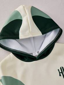 SHEIN 男童秋冬新款長袖連帽衛衣與運動長褲2件套，INS風格街頭創意波浪幾何拼色連帽衛衣與鬆口束口運動長褲，綠色、灰綠色與奶油白對比設計，胸前字母印花，舒適百搭時尚，適合上學、休閒與戶外活動的青少年男孩套裝 - 綠色 - 查看 5
