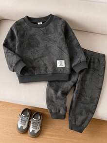 SHEIN Playful Pals 2件組男嬰春秋深灰色休閒全幅葉子印花圓領衛衣與慢跑褲套裝，寬鬆舒適版型，適合日常外出、學校活動、戶外玩耍、家庭聚會、拍照拍攝，男嬰套頭衫套裝 - 黑色 - 查看 3