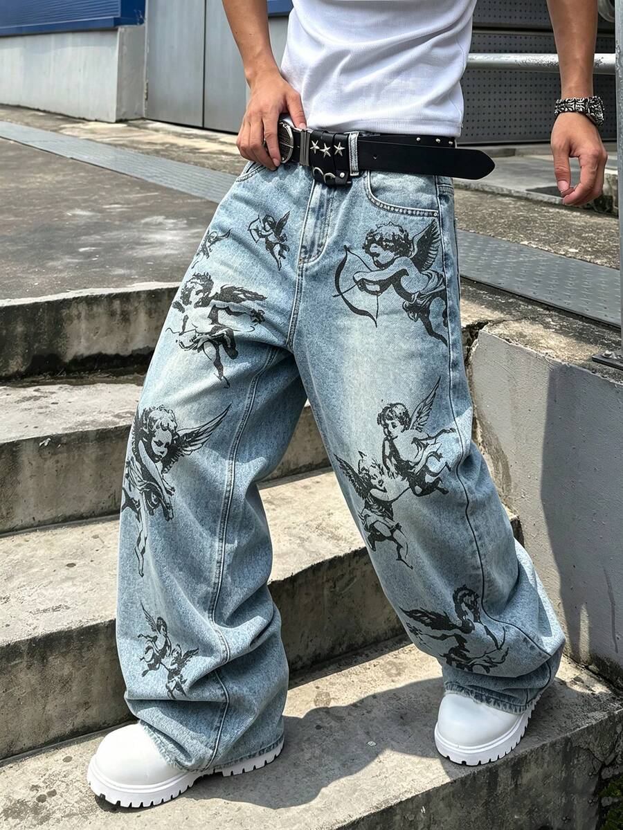 GALLERY FADE 男士街頭風哥德天使印花水洗牛仔直筒寬腿長褲 - 淺色水洗藍 - 查看 1