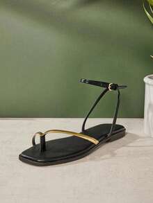 SHUZIA Urban Luxe 女士电镀金 TPU 绑带黑色踝带环趾平底凉鞋 – 优雅、简约、奢华的日常风格。夏季鞋履 - 黑色 - 查看 8