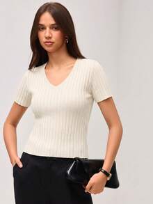 SHEIN Orluneo 新款夏季女式象牙色罗纹针织短袖V领上衣，修身剪裁，扇形下摆，竖条纹纹理，休闲简约风格 - 杏色 - 查看 3