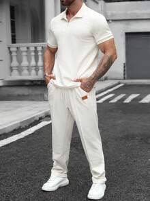 Manfinity CasualCool 男士春夏高品質 Polo 套裝，熱銷舒適斜紋素色提花布料，經典短袖拉鍊 Polo 衫 + 抽繩鬆緊腰長褲，休閒度假、極簡辦公、朋友約會、派對聚會、宴會，適合正式或非正式場合，極簡熱銷百搭風格，適合自穿或送給朋友 - 米色 - 查看 4