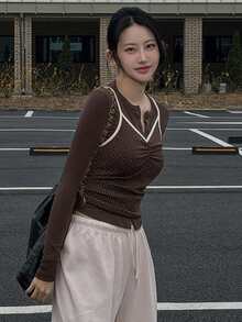 DAZY 女款長袖半開襟鈕扣T恤與巧克力棕色印花細肩帶背心2件套家居休閒套裝，適合日常約會、秋季復古休閒穿搭 - 棕色 - 查看 5