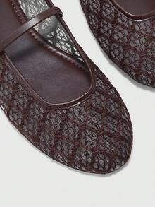 CUCCOO BIZCHIC 女款花卉刺繡網布平底鞋，透氣可調節扣環設計，休閒舒適，適合日常通勤的多功能鞋款 - 深棕色 - 查看 5