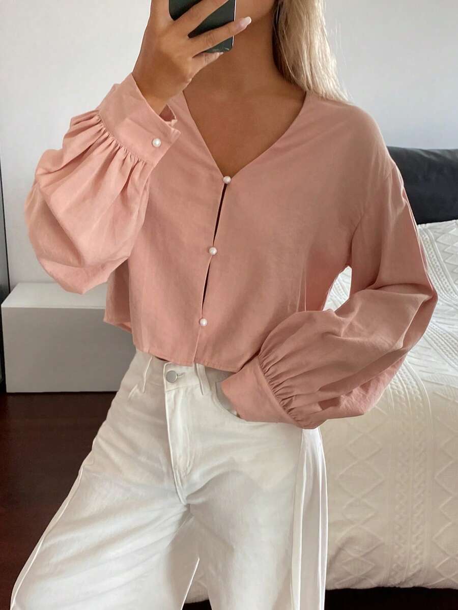 DAZY Blus Wanita Warna Polos Model Pas Badan, Kerah V Pendek, Kancing Mutiara, Lengan Panjang, Kasual, Elegan untuk Liburan Musim Semi dan Gugur - Berwarna merah muda - View 1