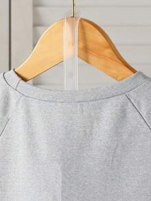 1 Set Tween Girls Casual Comfortable Fashion Minimalist Versatile Creative Cute Embroidered Heart Pattern Raglan Sleeve Top And Shorts Summer Outfits - Grey - View 7
