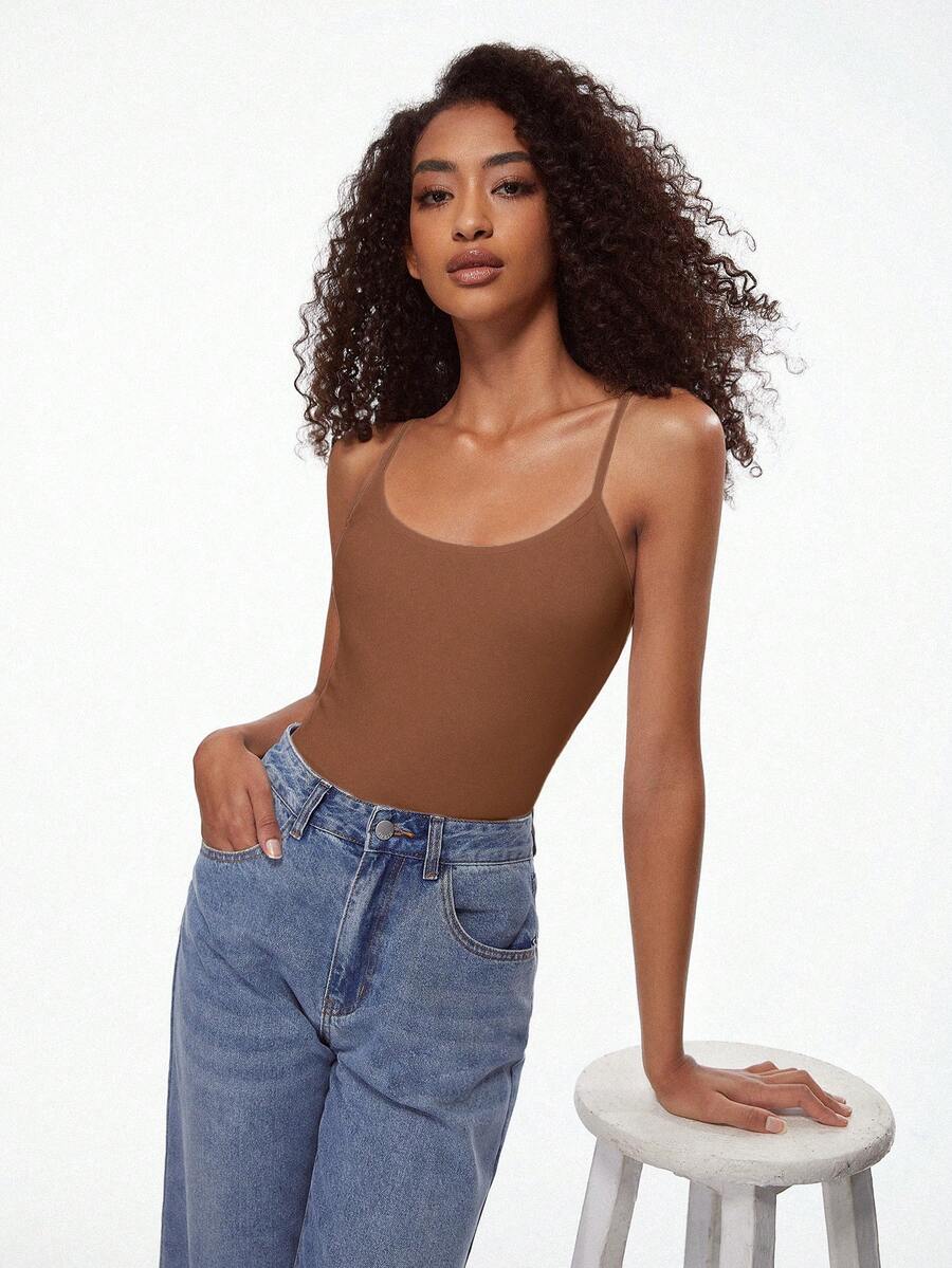 SHEIN BASICS 1件女款純色修身休閒細肩帶背心上衣 白色上衣 - 駝色 - 查看 1