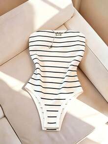 SHEIN Franclia Bodysuit Wanita Ukuran Plus Bergaris Tanpa Tali, Model Slim Fit Seksi, Modis - Putih - View 1