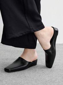 CUCCOO BIZCHIC 女款時尚黑色粗跟坡跟鞋 四季款 封趾涼鞋 粗跟封趾拖鞋 春秋穿著 適合度假與節慶 - 黑色 - 查看 5