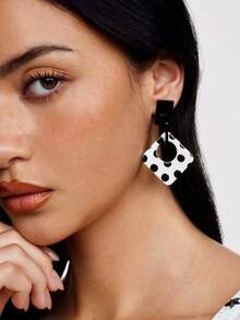 Kryxie 1 Pair Fashionable Elegant Exaggerated Polka Dot Geometric Earrings - Black and White - View 3