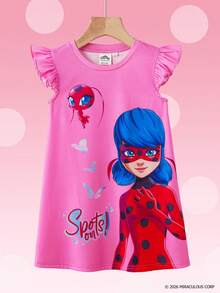 Miraculous Ladybug X SHEIN Vestido de verano para niñas con cuello redondo, volantes y estampado de dibujos animados lindo - Rosa - Ver 1