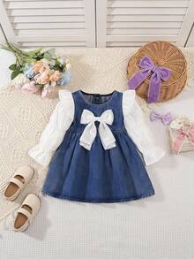Elladie kids 1 件女婴可爱蝴蝶结装饰蓝白拼接牛仔连衣裙，适合日常休闲穿着和派对活动 - 中等水洗藍 - 查看 1