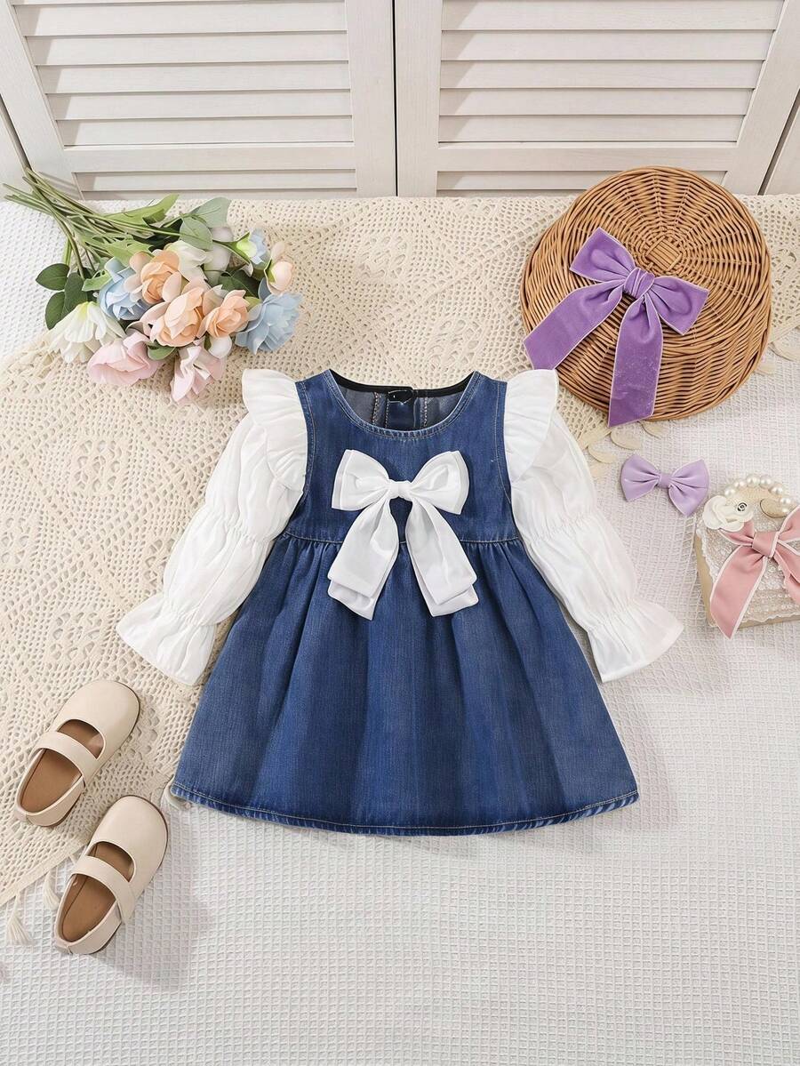 Elladie kids 1 件女婴可爱蝴蝶结装饰蓝白拼接牛仔连衣裙,适合日常休闲穿着和派对活动 - 中等水洗藍 - 查看 1