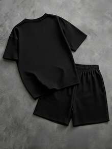SHEIN 兒童 2 件組 青少年男孩新款休閒極簡 Y2K 風格 黑白自由女神街頭印花圖案 美式復古時尚圓領短袖 T 恤與短褲套裝 - 黑色 - 查看 3