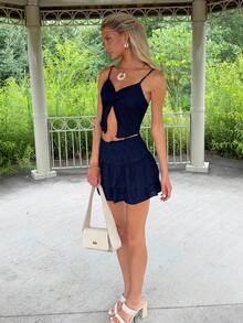 Sydney Algeri 2件套女款法式甜美荷葉邊細肩帶扭結短版上衣與A字荷葉邊下擺裙，春夏優雅風 - 藏蓝色 - 查看 4