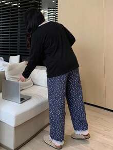 Dazy Plus 圓領圖案印花寬鬆短袖上衣與鬆緊腰長褲家居睡衣套裝 - 黑色 - 查看 7